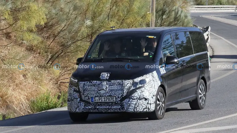 新款奔馳EQV路試諜照曝光 內飾或迎較大幅度升級